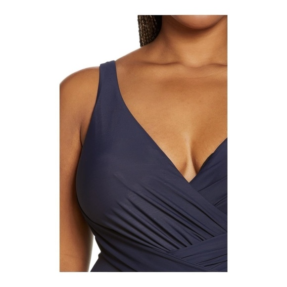 Miraclesuit® Illusionist Crossover One-Piece Swimsuit in Midnight NWOT - Picture 5 of 8